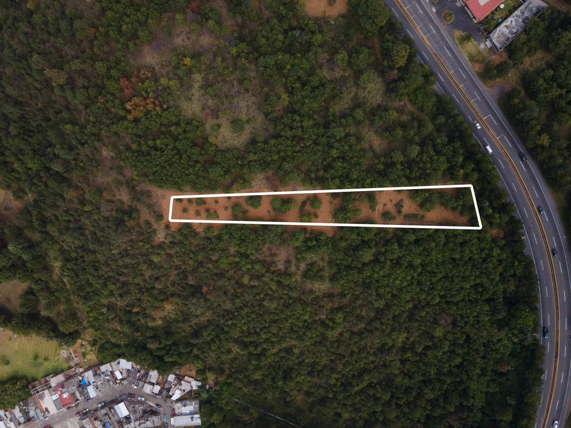 Terreno Carretera Opopeo-Pátzcuaro miniatura 3